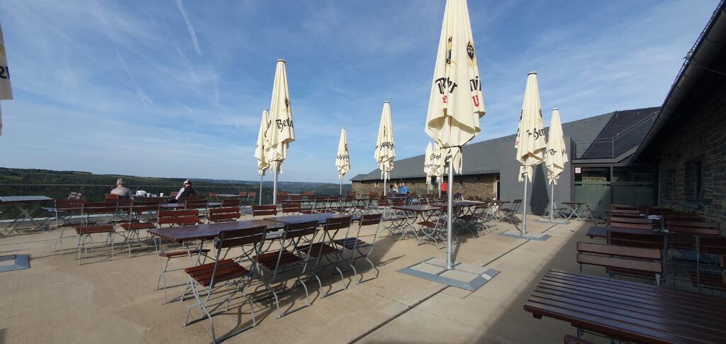 Außenterrasse Restaurant Vogelsang mit tollem Außblick