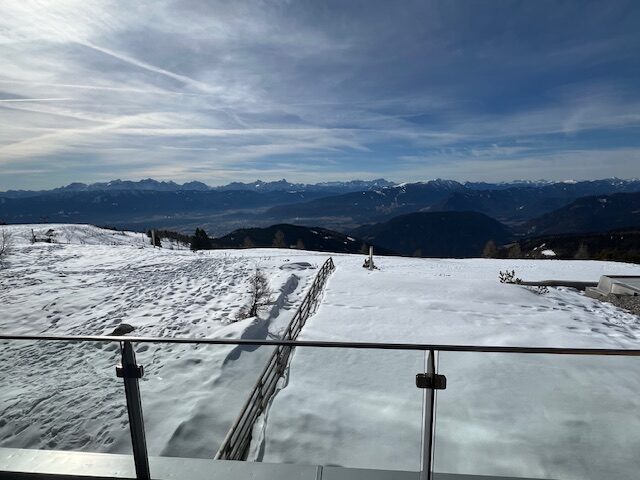 Per Wohnmobil ALPINHOTEL PACHEINER TREFFEN KÄRNTEN/ÖSTERREICH. Erfahrungsbericht Skihotel direkt an der Piste 3 pacheiner.at Blick vom Balkon