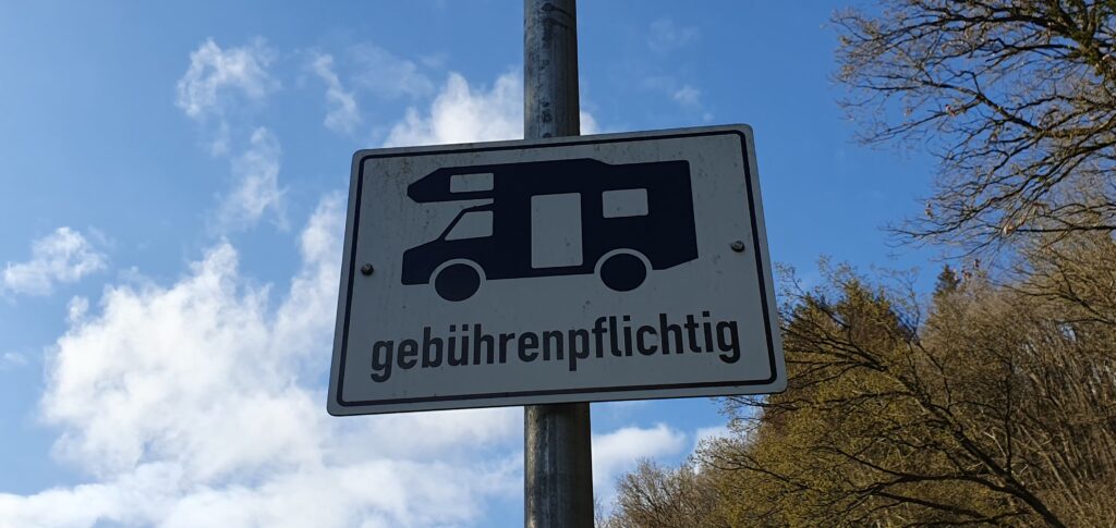 Gebührenpflichtig Campen-Parken