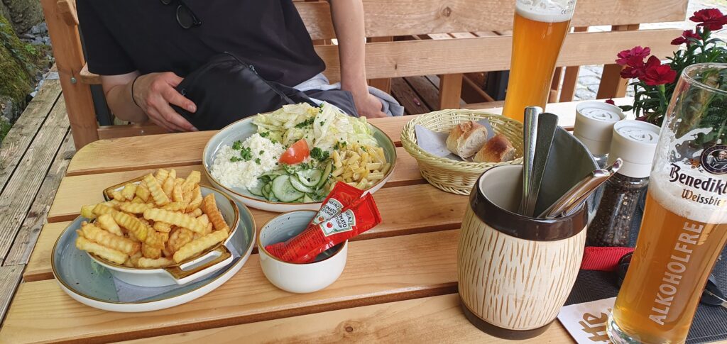 Lecker zu Mittag gegessen Mittagessen Toll