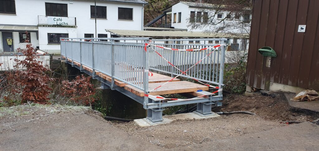 Camping Eifel. Wildbach Camping Hellenthal-Eifel 2026. Neuigkeiten für Camper 9 Neue tolle Brücke auf dem Eifel Campingplatz in Hellenthal